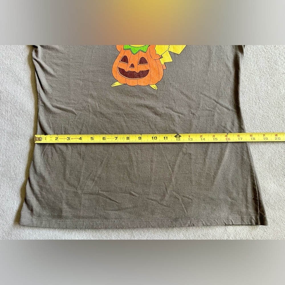 Pokemon Pikachu Women’s T-shirt Halloween Themed Gray Size Medium - Picture 3 of 7